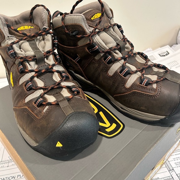 Keen Brown Leather Hiking Boots with Yellow Accents display picture 3